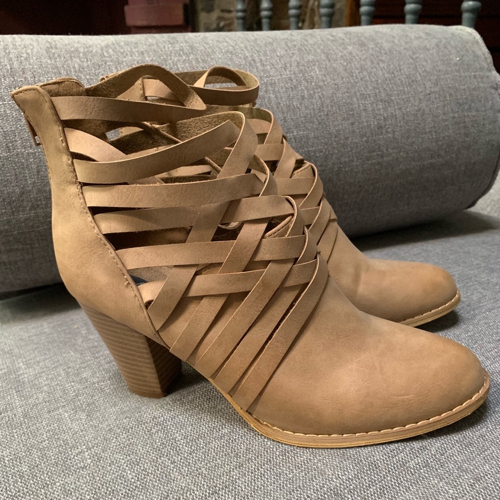 Women’s Taupe booties